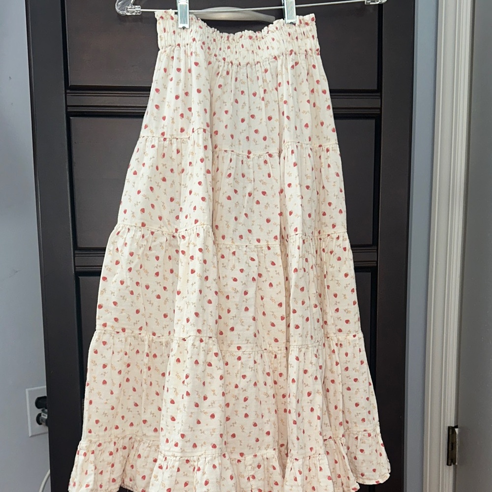 Rylee + Cru strawberry field set (top and skirt). Size XS - Picture 5 of 5